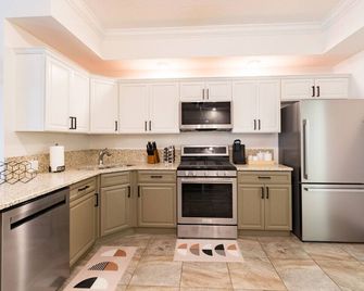 Luxury 2bd 2bth Condo 5 - Cocoa Beach - Kitchen
