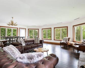 Fairy Bay Lakehouse - Huntsville - Wohnzimmer