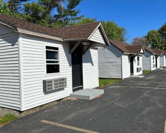 Welcome Inn - North Kingstown - Building