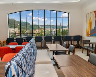 Holiday Inn Express & Suites Pittsburgh-South Side by IHG - פיטסבורג - מסעדה