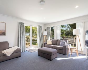 Tahuna Beach Holiday Park - Nelson - Living room