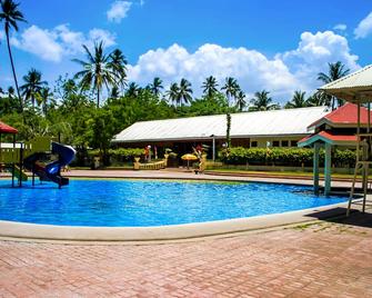 Dolores Tropicana Resort & Hotel - General Santos - Piscina