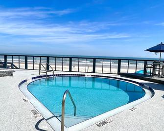 Ocean Waves - Ocean Front at Symphony Beach Club! - Ormond Beach - Pool