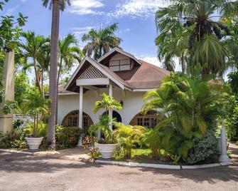 Merril's Beach Resort II - נגריל - בניין