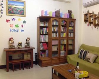 Follow Me Sweet House Bed & Breakfast - Ji'an Township - Sala de estar