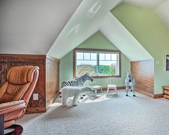 Blue Birds Perch Stunning Home On Privat - Shipshewana