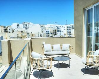 Luxury penthouse with jacuzzi on sun terrace APIC1-2 - Msida - Ban công