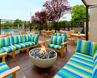 Holiday Inn Clark - Newark Area By IHG - Clark - Piscina
