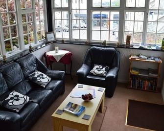 Burleigh House - Torquay - Living room