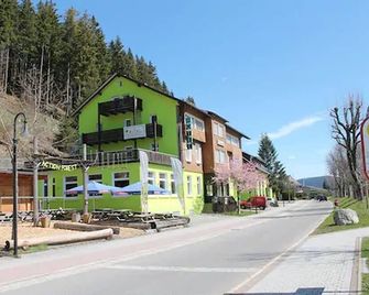 Action Forest Hotel - Kletterwald - Lasertag - nähe Badeparadies - Titisee-Neustadt - Building