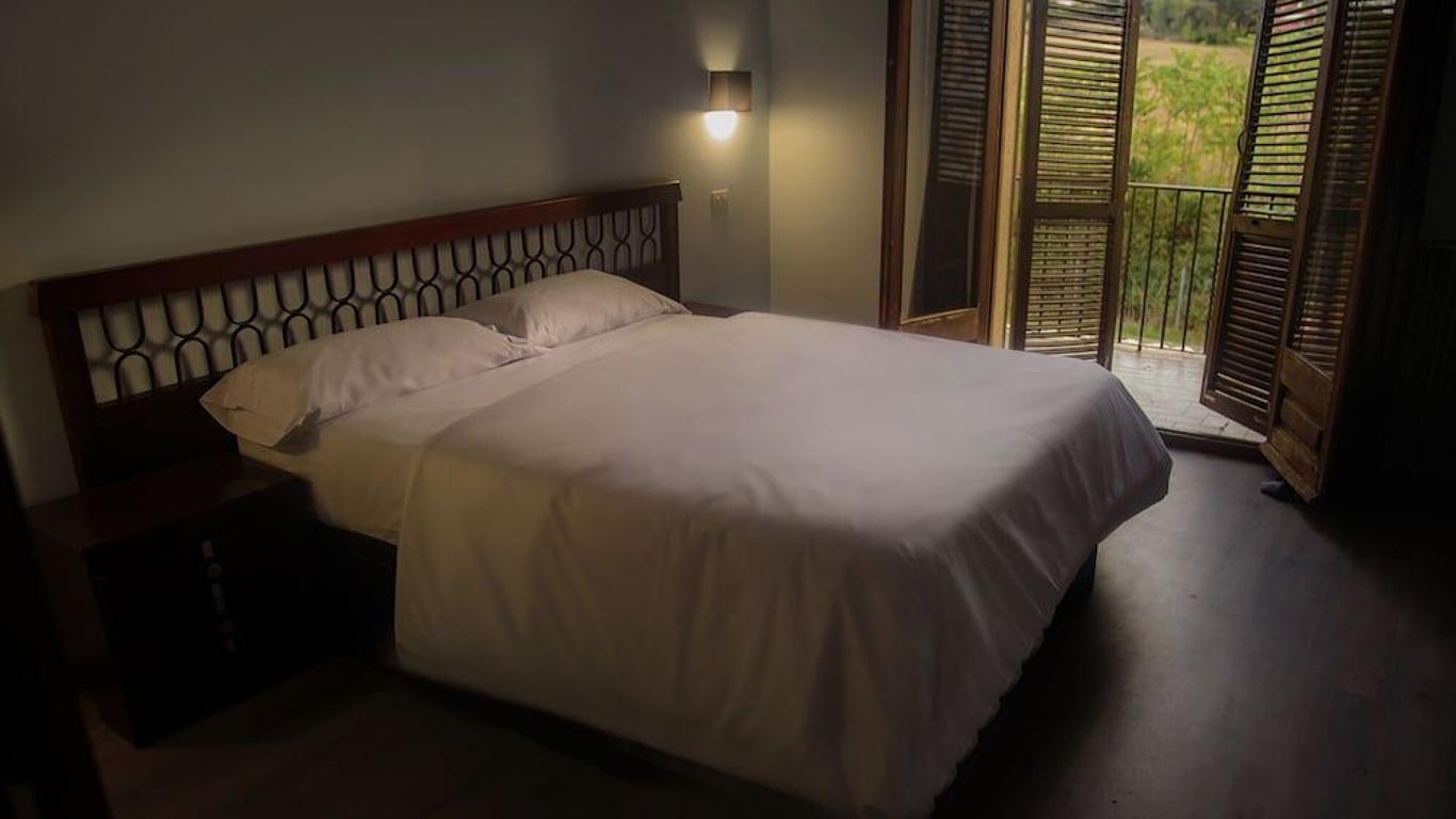Hostal Mega Darnius