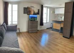 Joli studio en dernier étage - Boulogne-Billancourt - Living room
