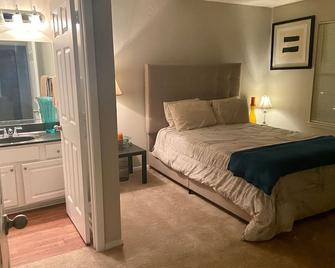 Crissie’s Hideaway - Alpharetta - Bedroom