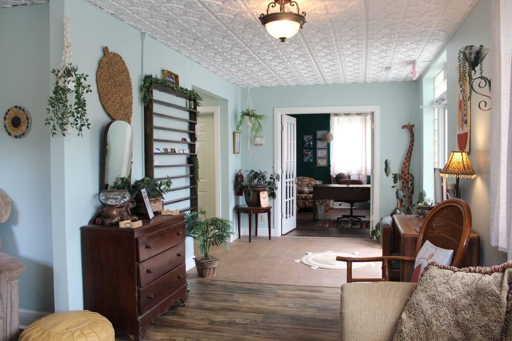 Monroe Street Suites - Pittsfield - Вітальня