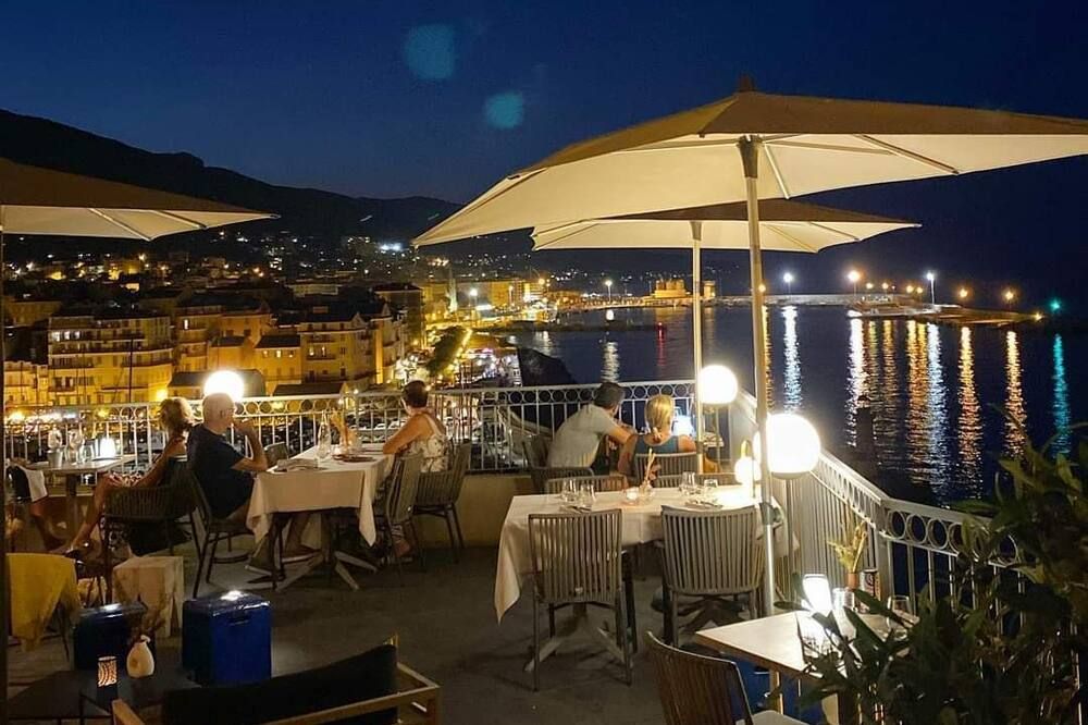 أوتل ديه جوفرنور