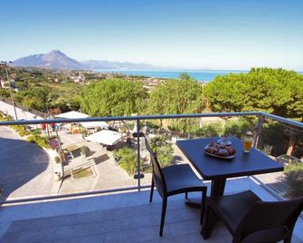 Belvedere Rent Rooms - Campofelice di Roccella - Balcón