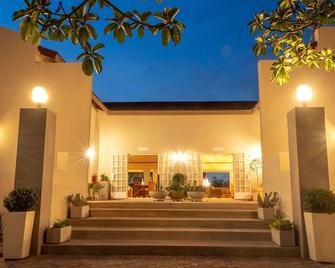 Monkey Thorn Guest Lodge - White River