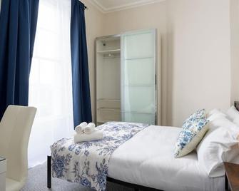 3 Bed Apt In Phibsborough-12 Min Walk to The Spire - Dublin - Bedroom