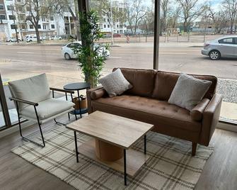 Modern Motel - Colorado Springs - Patio