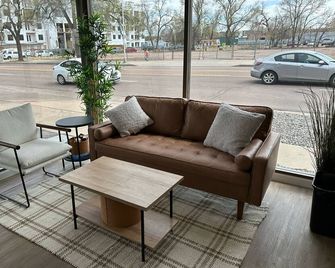 Modern Motel - Colorado Springs - Patio