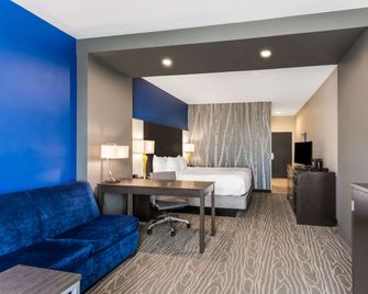 La Quinta Inn & Suites by Wyndham Odessa N. - Sienna Tower - אודסה - חדר שינה