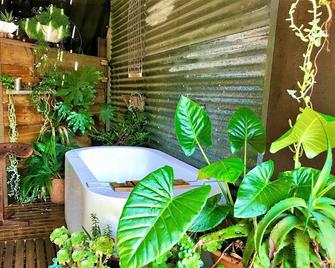 Sutton Spring Art Retreats - Daylesford - Patio