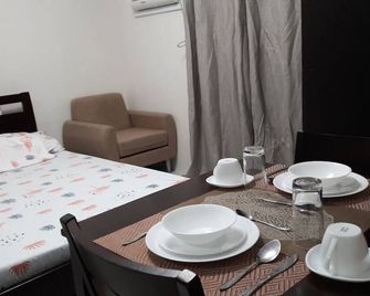 Fully Furnished Condo With Fast Wifi - Mandaue City - Dining room