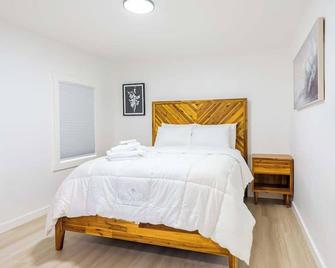 Luxury 2 Bed 2 Bath East Boston - Boston - Bedroom