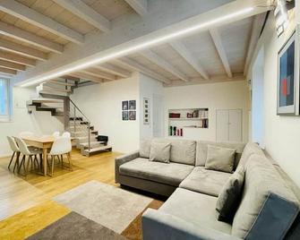 Appartamento Rossini by Holiday Solutions - Como - Sala de estar