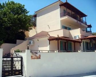 Pension Anna - Patitiri - Gebäude