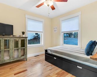Rise & Shine - Breathtaking Sebago Lake view - Raymond - Bedroom