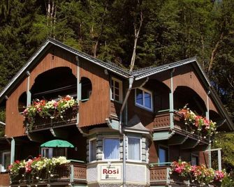 Single room, shower, WC - Pension Rosi - Zell am See - Building
