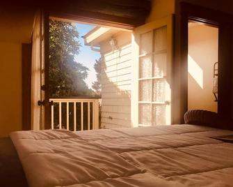 Cross Ocean View From Balcony-Relax-Queen Bedroom - Pacific Grove - Bedroom