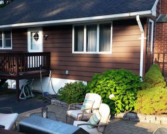 Waterfront Home on the Esopus Creek, near Kingston, Rhinebeck, Hunter - Lake Katrine - Patio