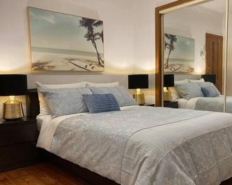 Style/Comfort/Spacious 4 bedroom house plus study - Melbourne - Bedroom