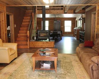 Sugar Loaf Lodge & Cabins - Anaconda - Wohnzimmer