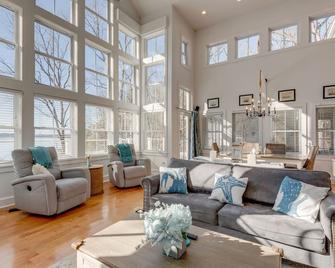 Modern Farmhouse Style Chalet with amazing Kentucky Lake views - Dock, Hottub and Firepit! - Waverly - Sala de estar