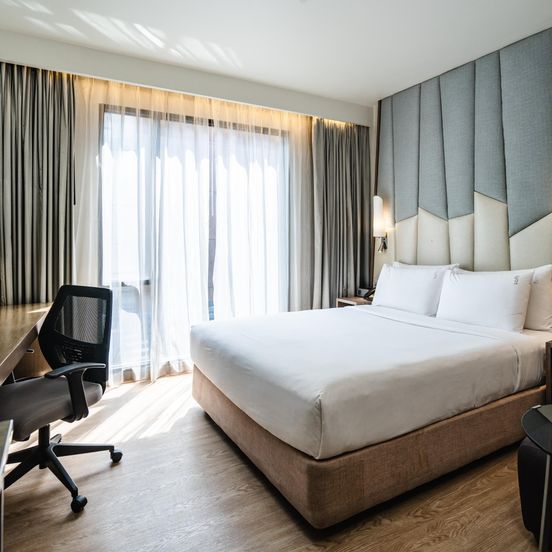 Holiday Inn Express Bangkok Sukhumvit 11 By IHG