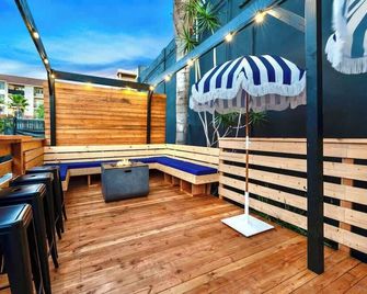 Petco Park Duplex Modern and Gated with Hot tub - San Diego - Balcón