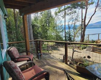 Serene Sunset Suite on Historic Discovery Bay - Port Townsend - Balcón