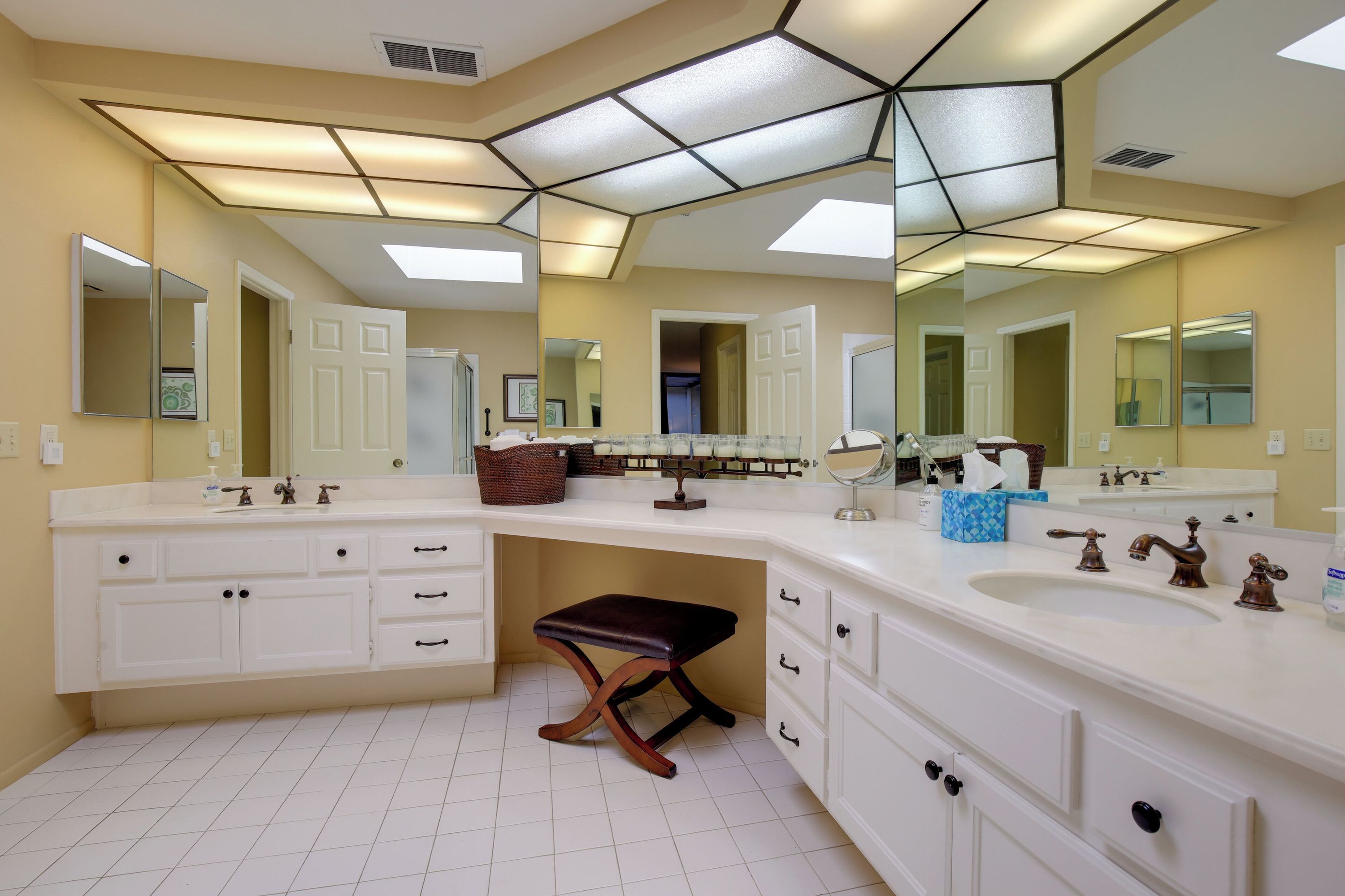 Golf Resort Getaway w/ Pool Access in Palm Desert - Palm Desert