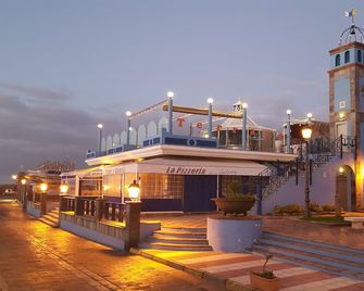 Toronjil - Arona - Gebouw