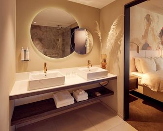 Van der Valk Hotel Gent - Ghent - Bathroom