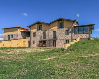 Villa Tuscia Apartments - Tuscania - Building