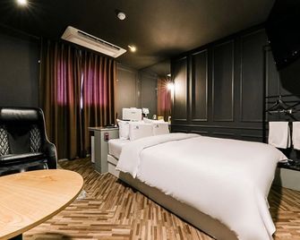 Daejeon Sintanjin Hotel Wol - Daejeon - Bedroom