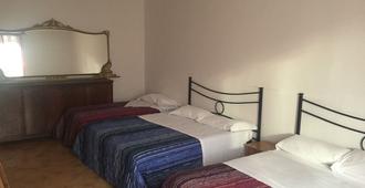 Hostel Veronique - Florence - Phòng ngủ