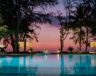 The Anda Mani Khaolak Beachfront Villas - Khao Lak - Pool