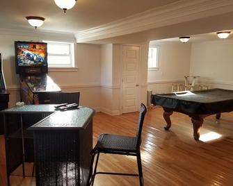 New River Gorge Bridge 8 Bedrooms, Hot Tub, And Private, Heated Pool 18' X 34' - Fayetteville - Dining room