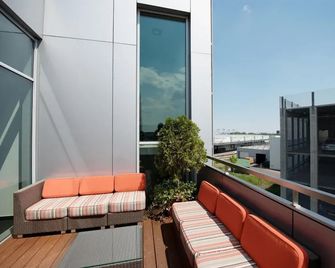 Livenwork Hotel & Coworking Gvz Ingolstadt - Ingolstadt - Balcony