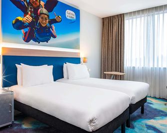 ibis Styles London Heathrow Airport - Hayes - Bedroom